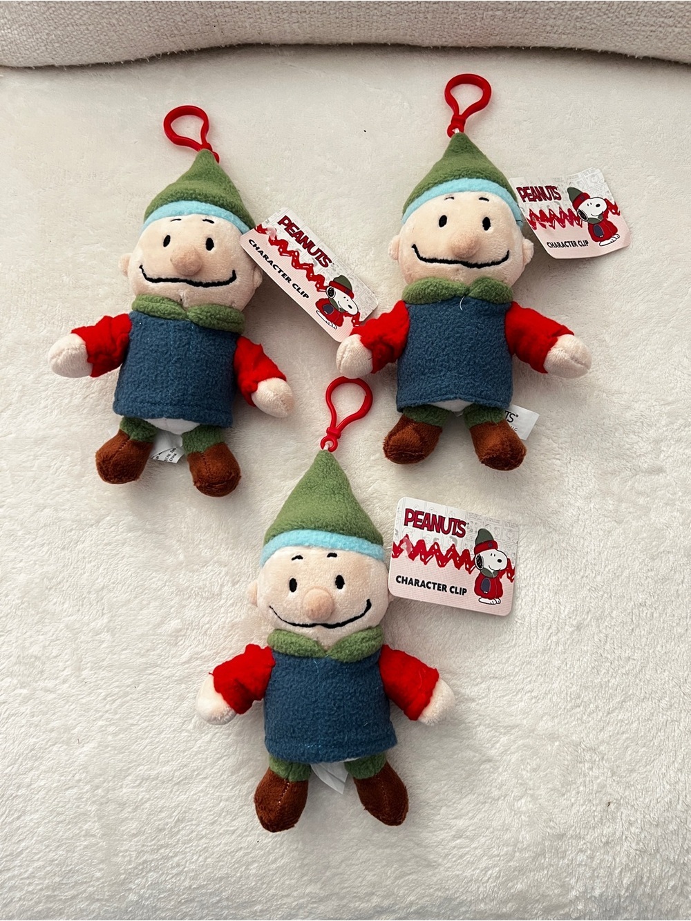 Peanuts Charlie Brown plush Christmas character clip-on key chain 8” age 3+